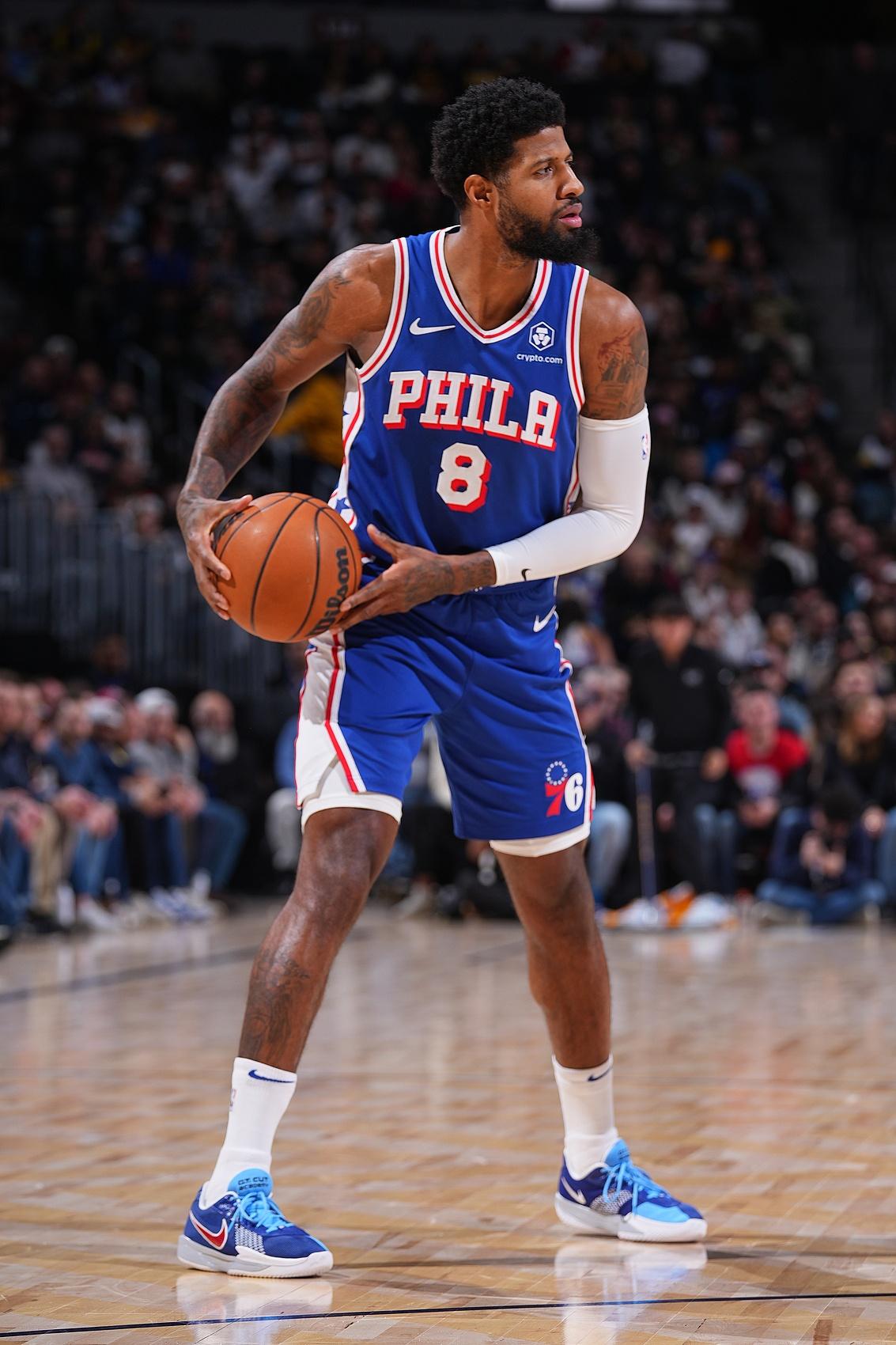 76人新秀表现惊艳，全场观众掌声不断，广告介绍有些个人.