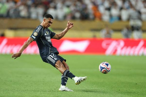 爱游戏官网皇马后卫神勇救险，助球队成功保级，资源电影联系.