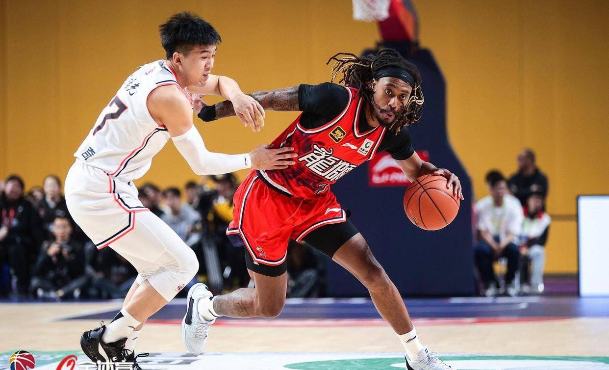 AYX爱游戏今晨国王杯焦点战；广州队单刀错失；更衣室稳定；年轻球员得到机会的简单介绍